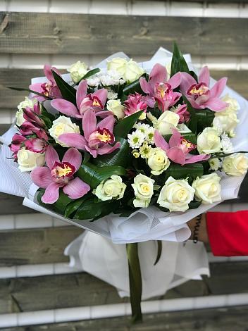 Букет цветов из: Розы и Хризантемы в Михайловка Башкортостан