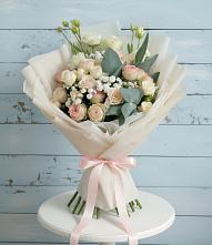 Букет цветов из:  Розы и Лизиантусы в Михайловка Башкортостан