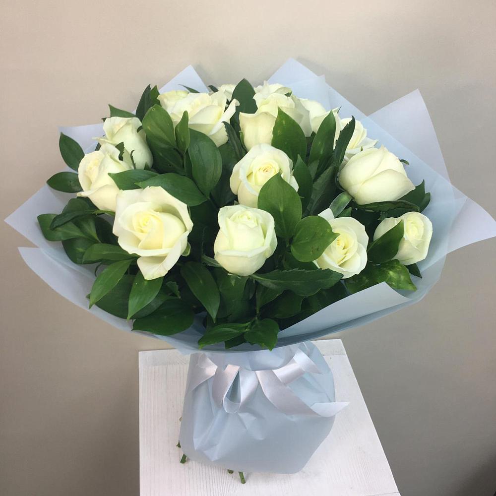 Букет 15 Белых роз Проуд в Михайловка Башкортостан
