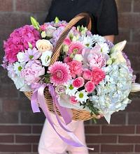 Цветочная композиция из Розы, Хризантемы, Пионы и Лизиантусы в корзине #REPLACE_PRED# Михайловка Башкортостан