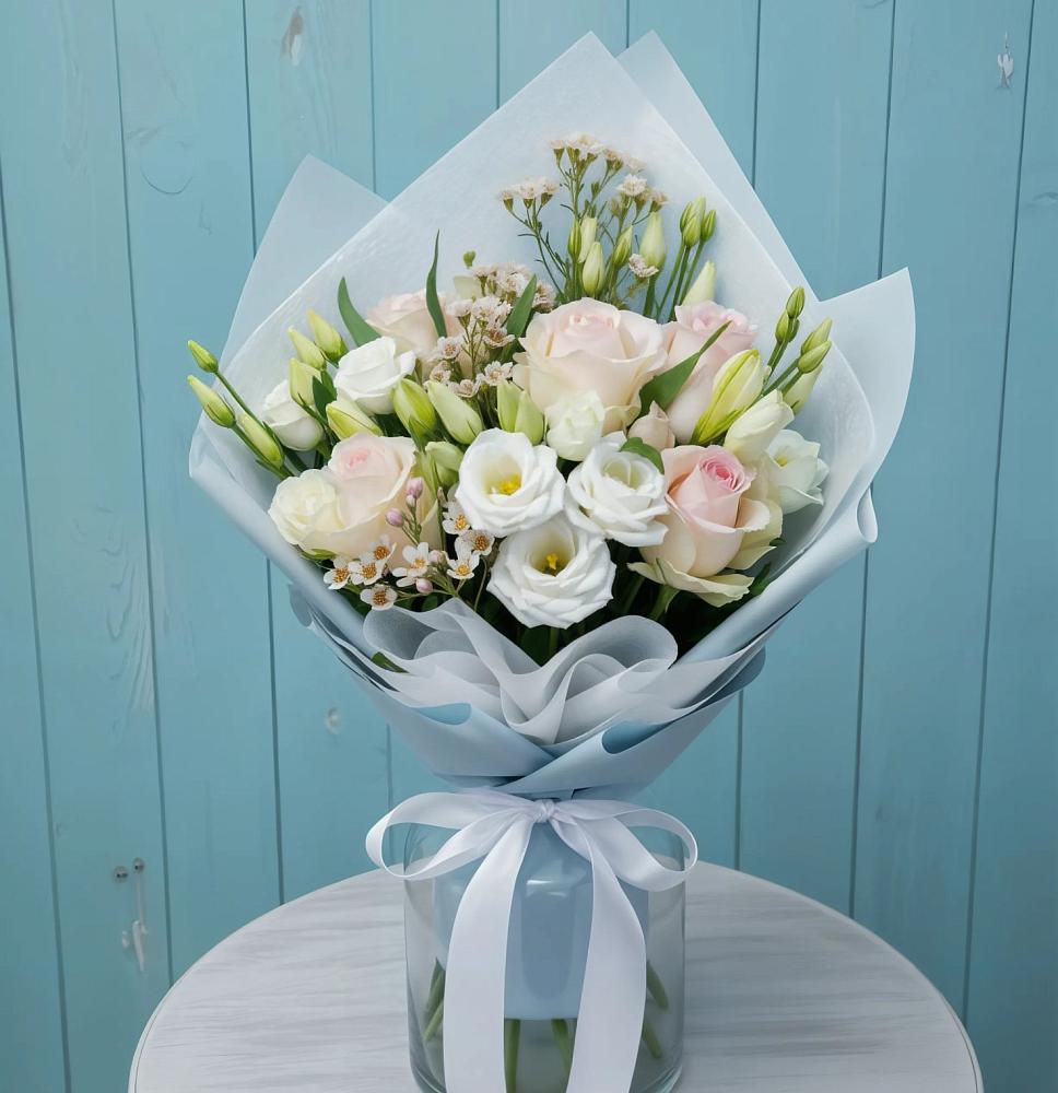 Букет цветов из: Розы и Лизиантусы в Михайловка Башкортостан