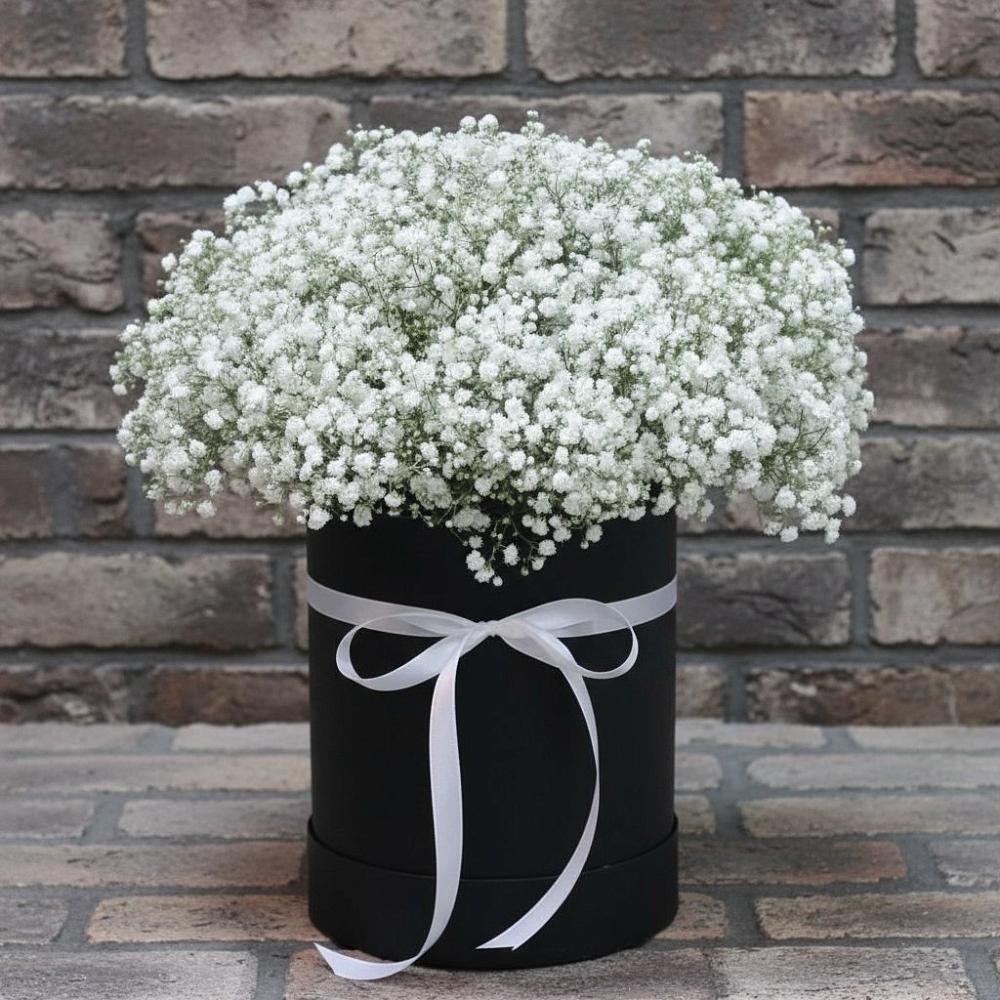 Цветочная композиция из Гипсофила в шляпной коробке в Михайловка Башкортостан