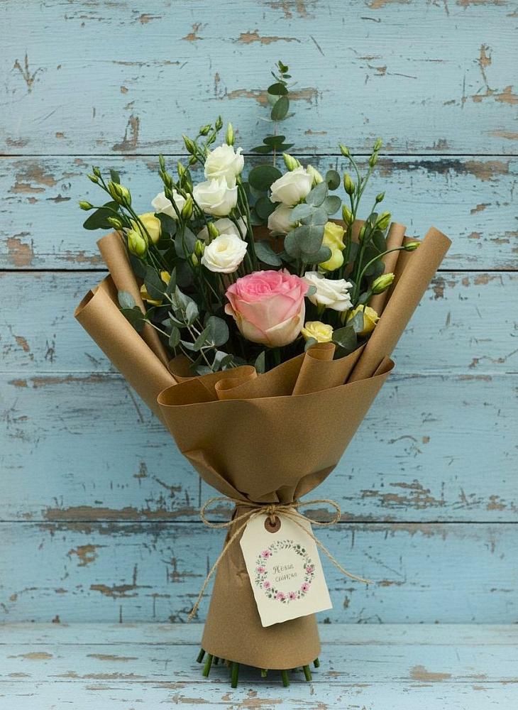 Букет цветов из: Розы и Лизиантусы в Михайловка Башкортостан