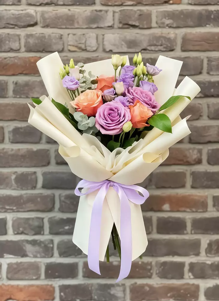 Букет цветов из: Лизиантусы и Розы в Михайловка Башкортостан