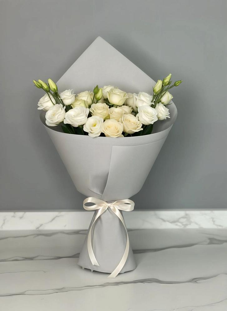 Букет цветов из: Розы и Лизиантусы в Михайловка Башкортостан