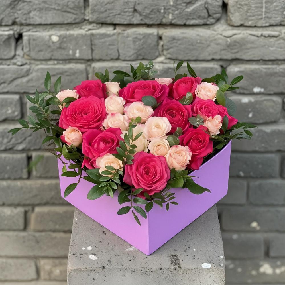 Цветочная композиция из Розы в коробке в Михайловка Башкортостан