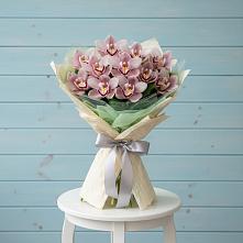 Букет цветов из:  Орхидеи и Розы в Михайловка Башкортостан