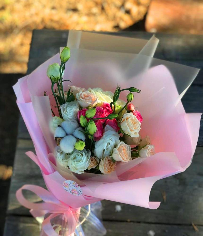 Букет цветов из: Розы и Лизиантусы в Михайловка Башкортостан