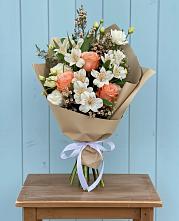 Букет цветов из:  Альстромерии, Лизиантусы, Розы и Хризантемы в Михайловка Башкортостан