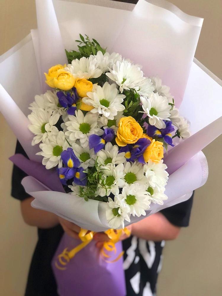 Букет цветов из: Ирисы, Хризантемы и Розы в Михайловка Башкортостан