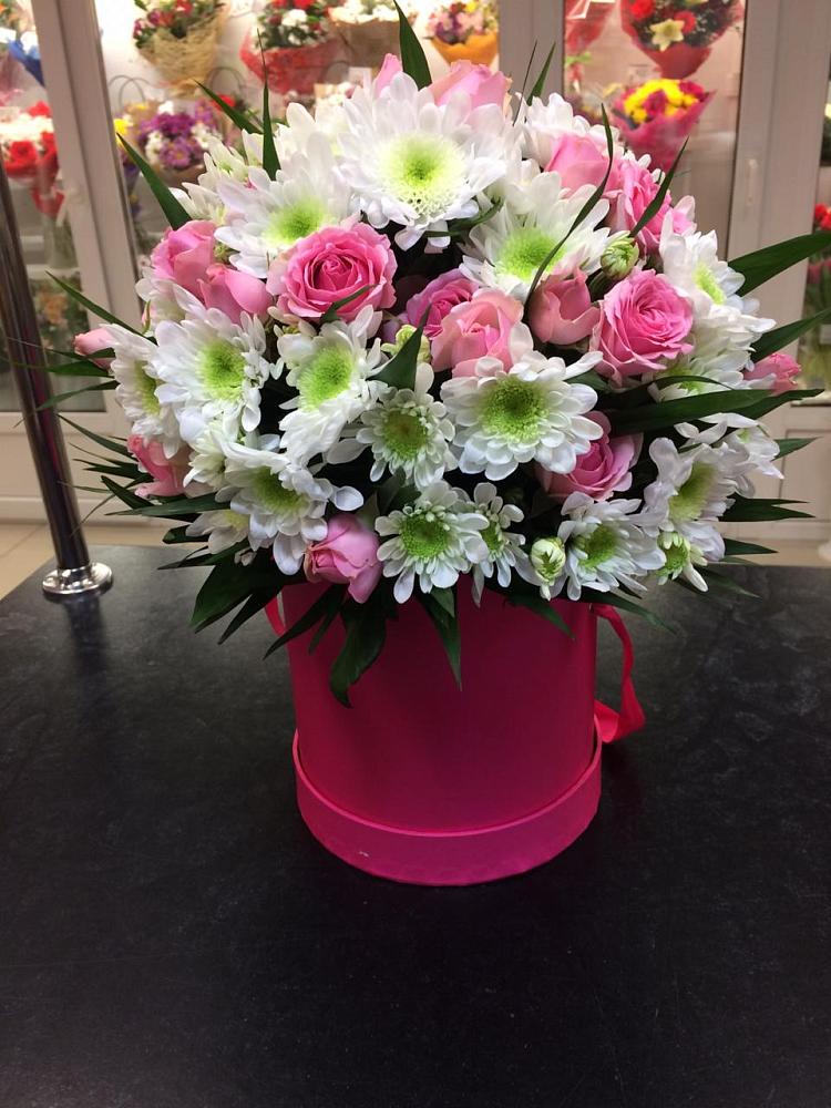 Цветочная композиция из Розы и Хризантемы в шляпной коробке в Михайловка Башкортостан