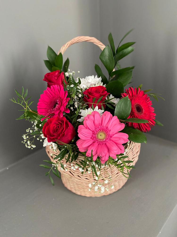 Цветочная композиция из Розы, Хризантемы и Герберы в корзине в Михайловка Башкортостан