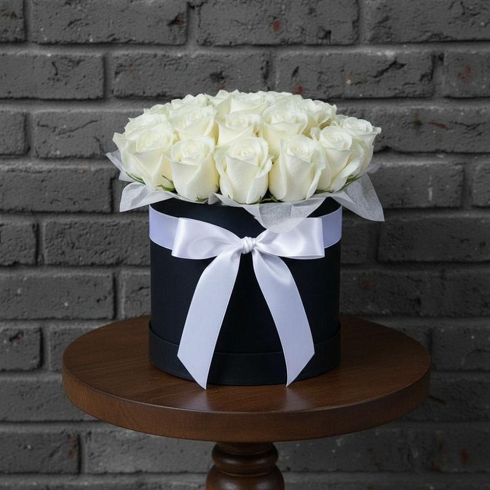 Цветочная композиция из Розы в шляпной коробке в Михайловка Башкортостан