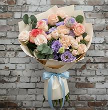 Букет цветов из:  Розы, Лизиантусы и Гвоздики в Михайловка Башкортостан