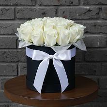 Цветочная композиция из Розы в шляпной коробке в Михайловка Башкортостан